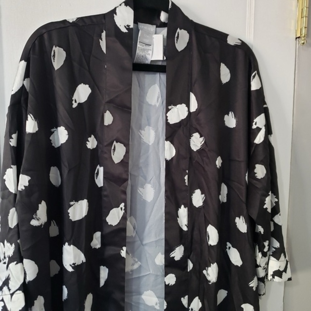 Chicos Petals Drama Ruana Black White Floral Print Kimono - Picture 8 of 13